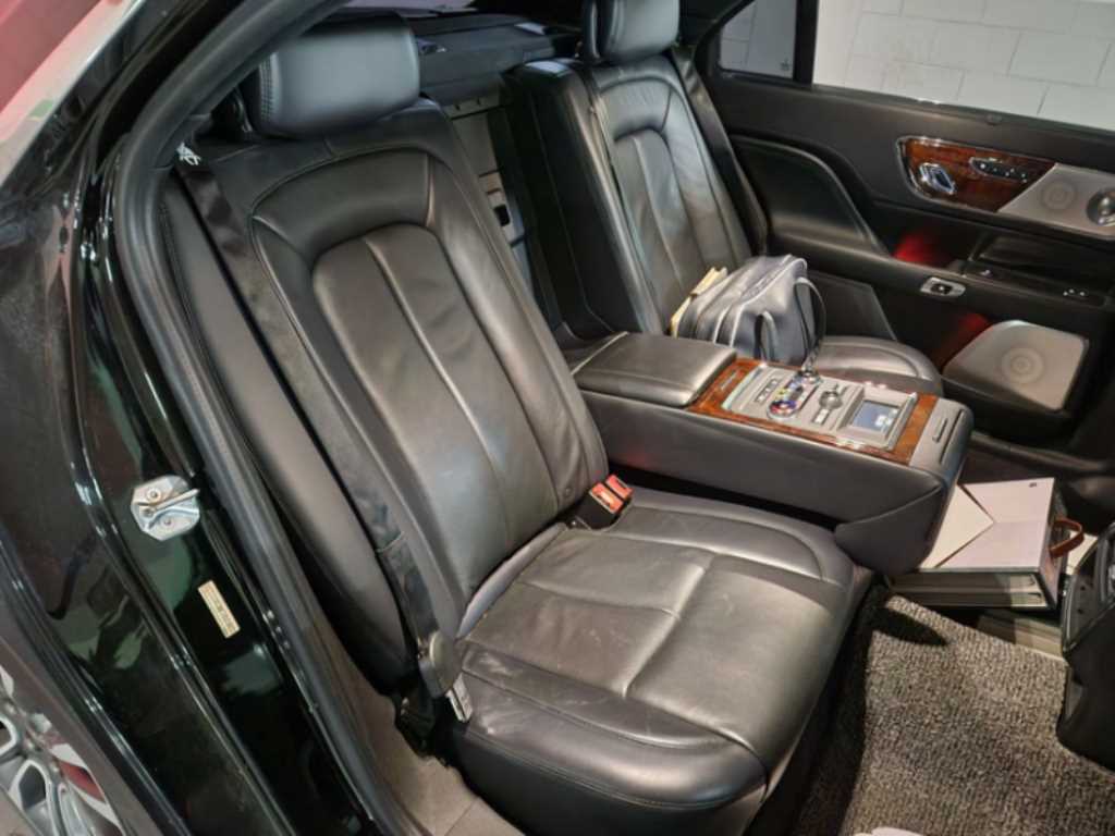 Lincoln Continental - Vista 11