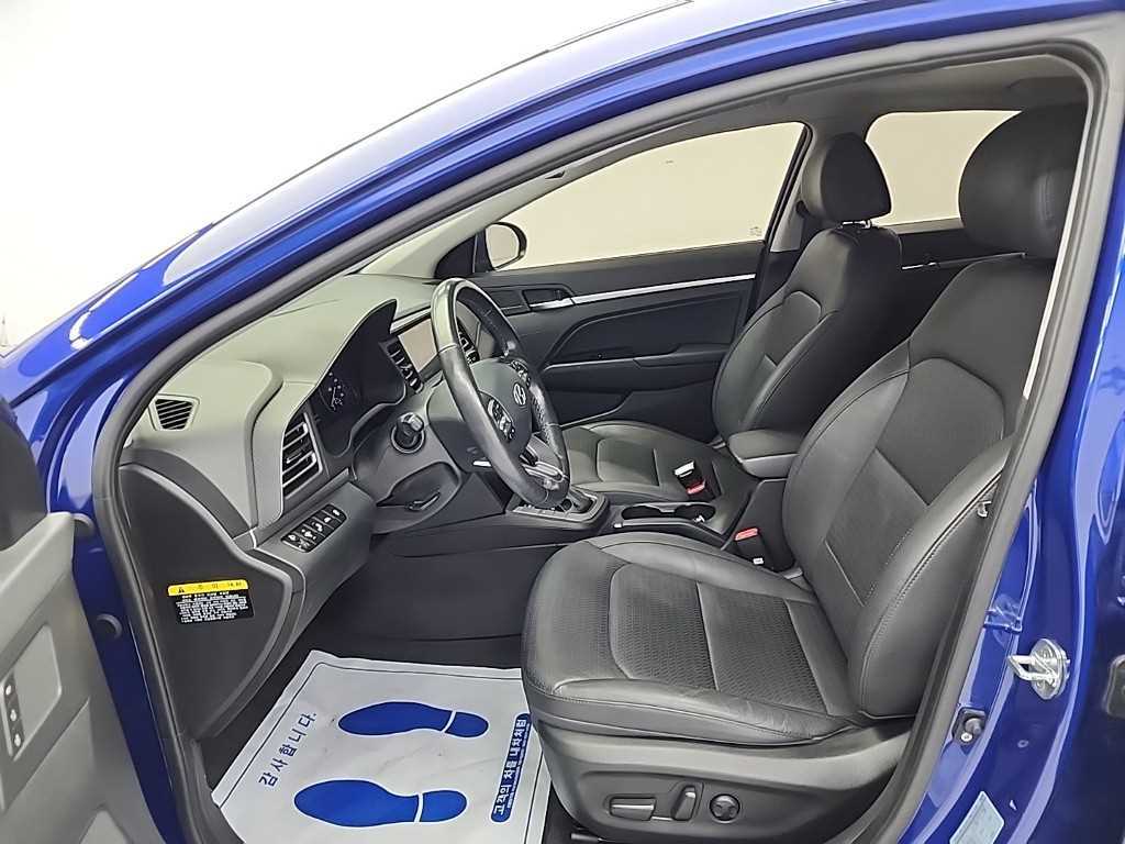 HYUNDAI Avante - Vista 11