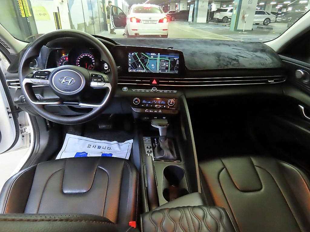 HYUNDAI Avante - Vista 10