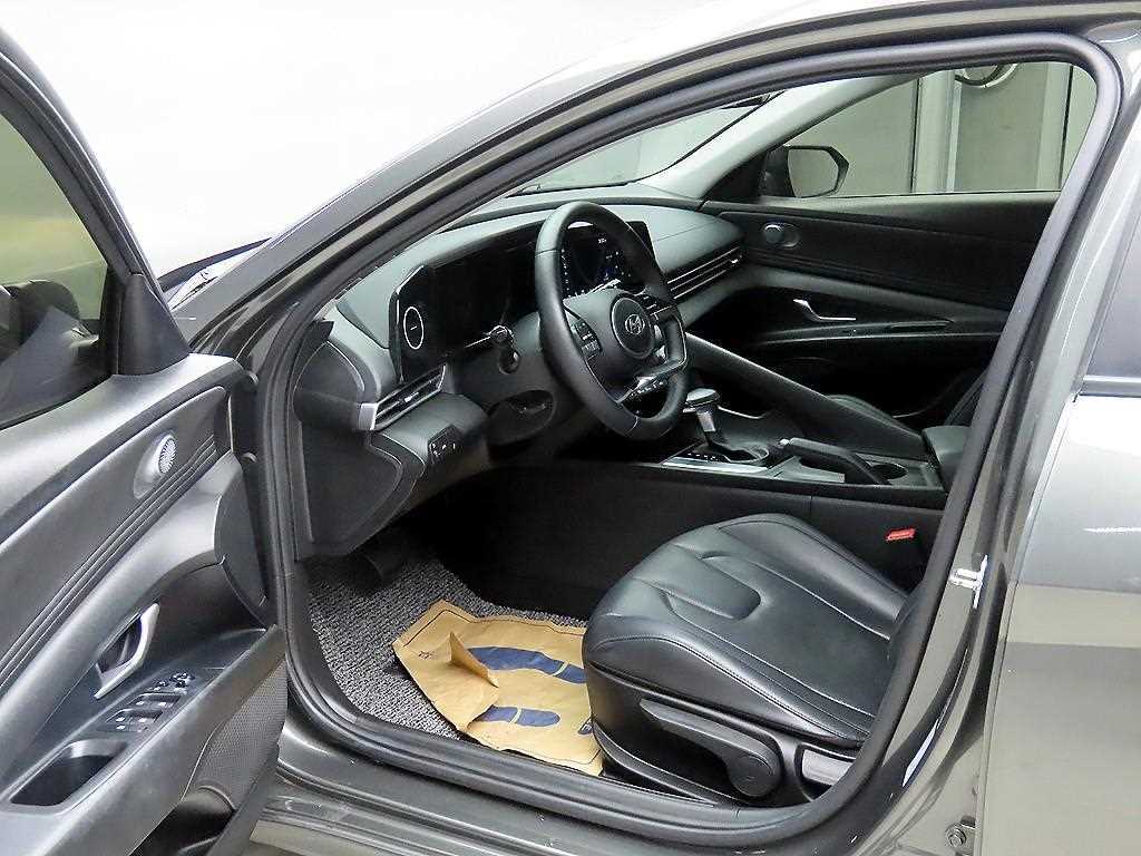 HYUNDAI Avante - Vista 5