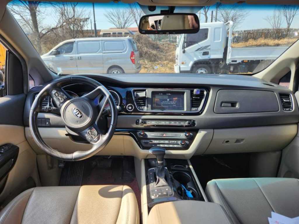 KIA Carnival - Vista 7