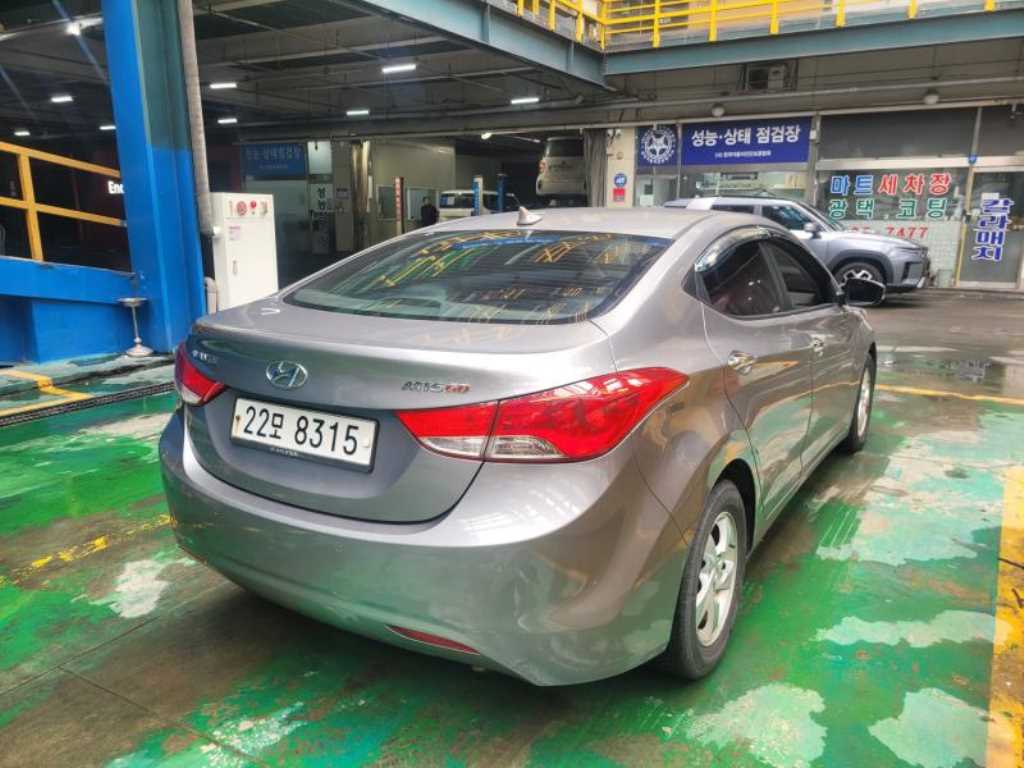 HYUNDAI Avante - Vista 2