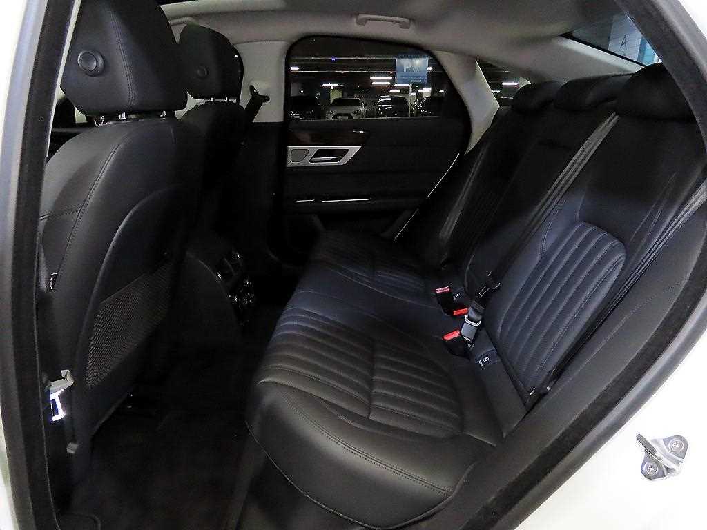 Jaguar XF - Vista 7