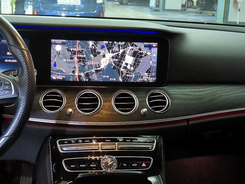 Mercedes Benz E class - Vista 11