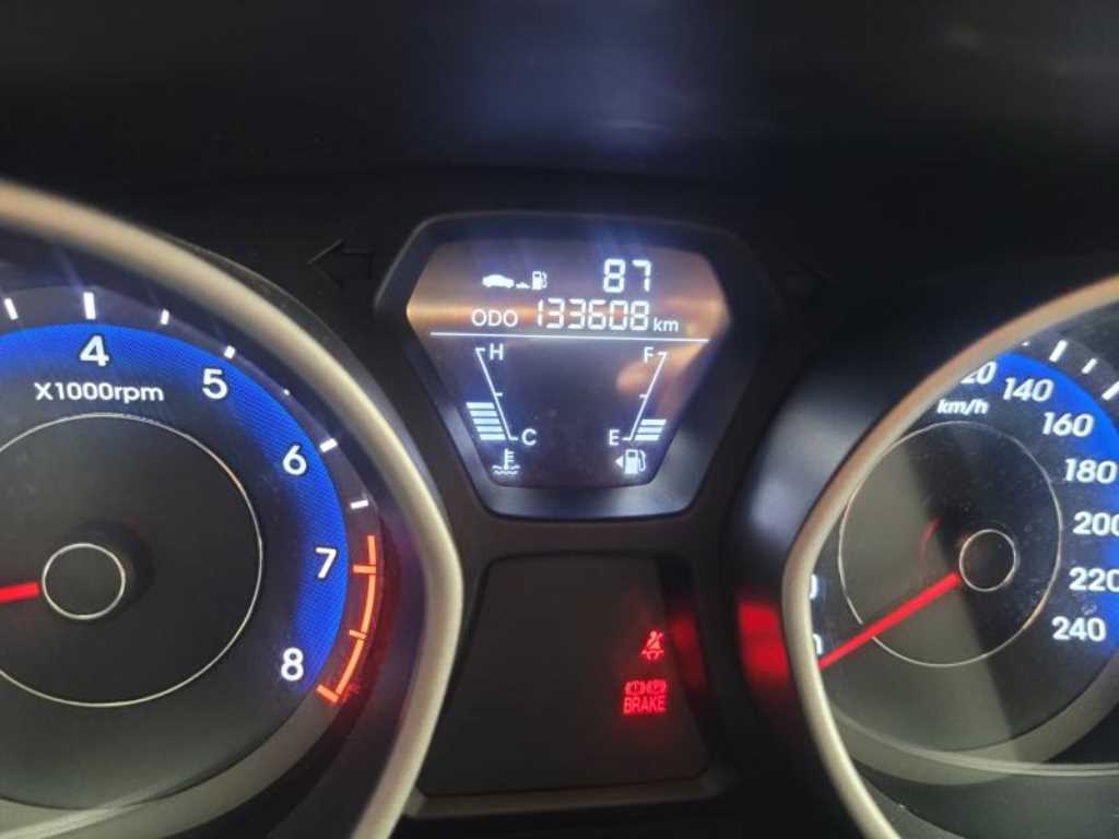 HYUNDAI Avante - Vista 4