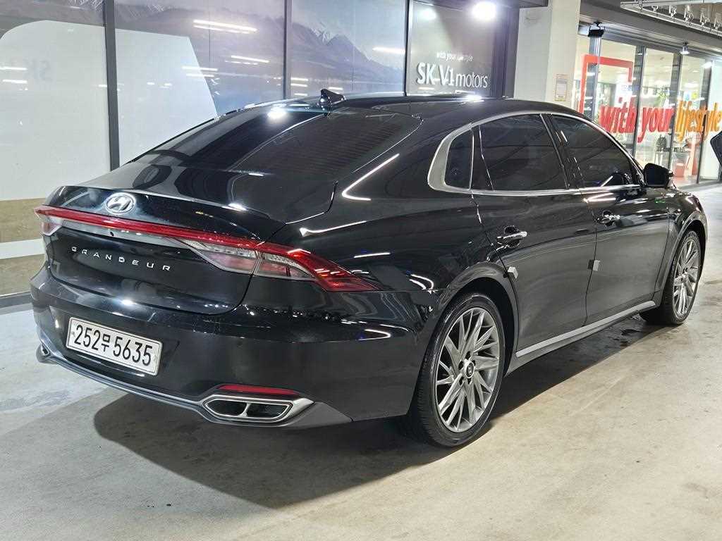 HYUNDAI Grandeur - Vista 5