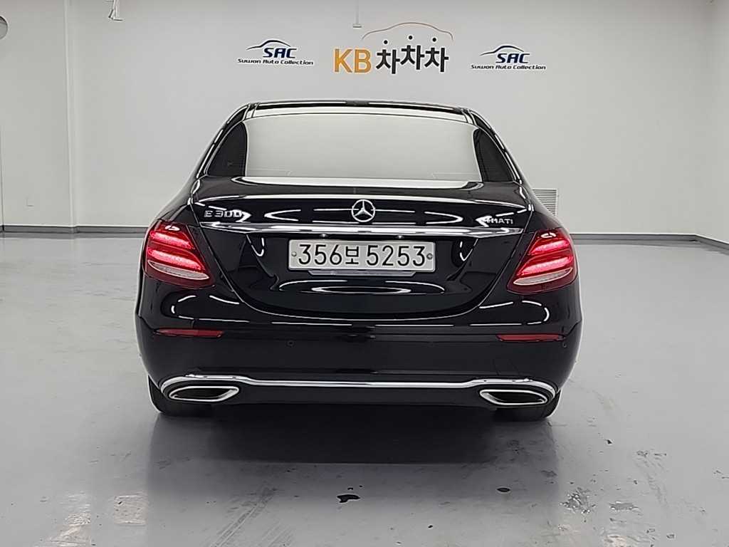 Mercedes Benz E class - Vista 3