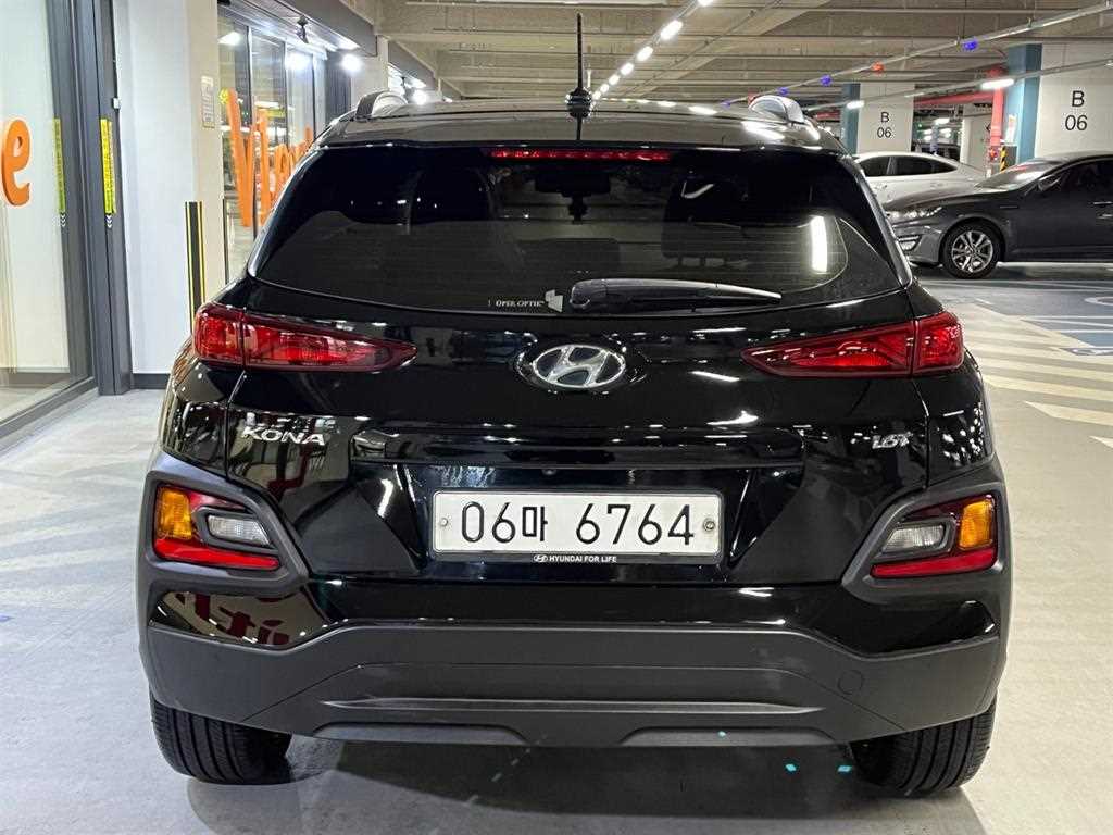 HYUNDAI Kona - Vista 5