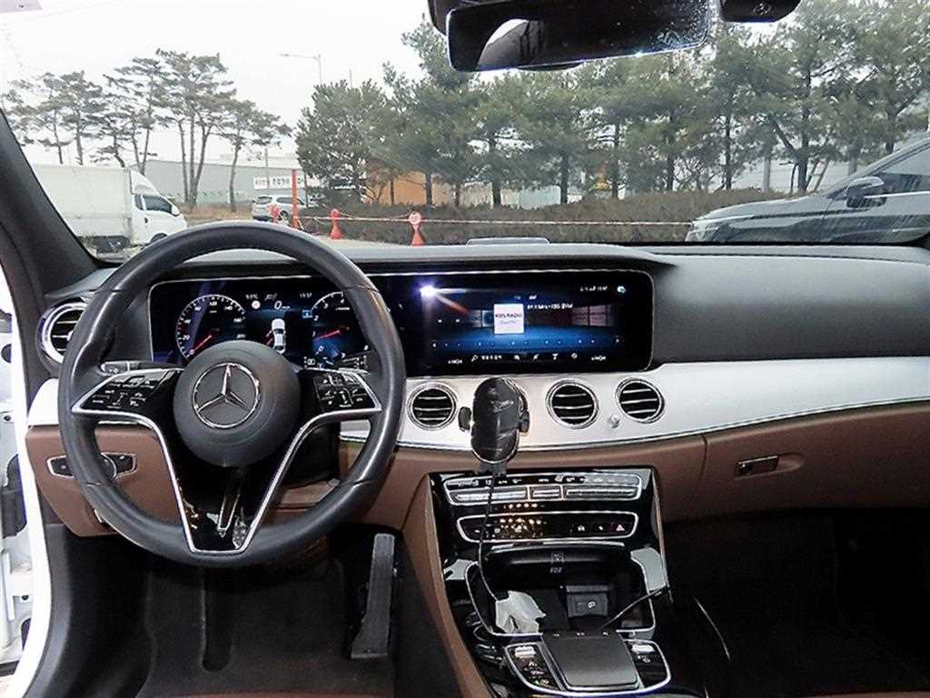 Mercedes Benz E class - Vista 7