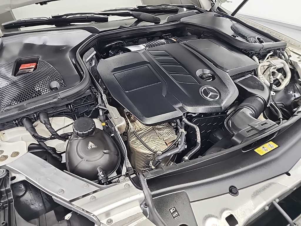 Mercedes Benz E class - Vista 5