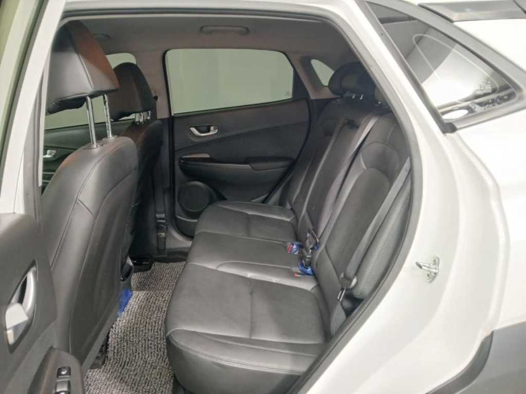 HYUNDAI Kona - Vista 7