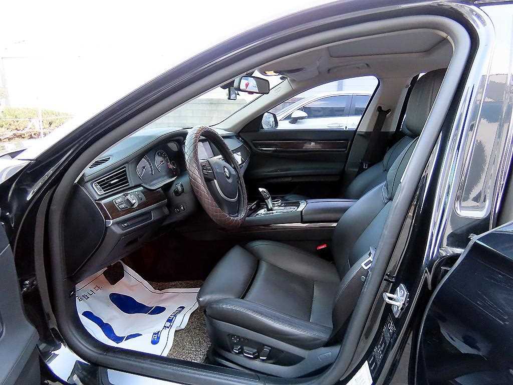 BMW 7 Series - Vista 5