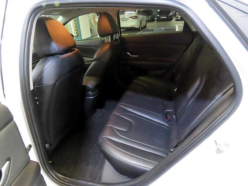 HYUNDAI Avante - Vista 7