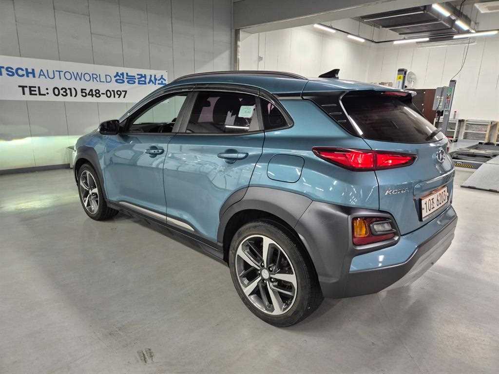 HYUNDAI Kona - Vista 4