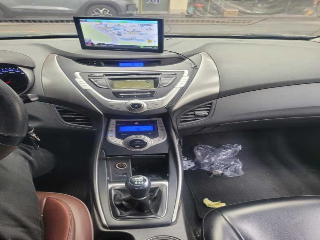 HYUNDAI Avante - Vista 5