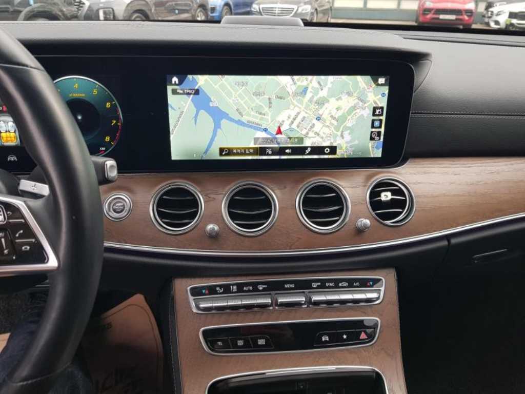 Mercedes Benz E class - Vista 9