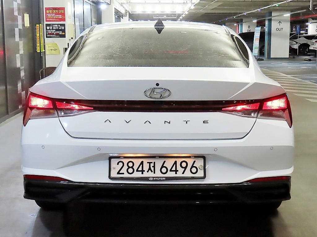 HYUNDAI Avante - Vista 5