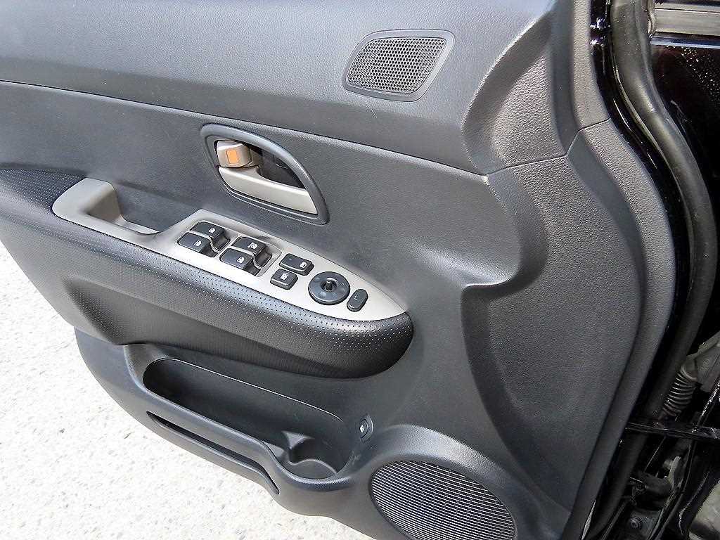 KIA Carens - Vista 11