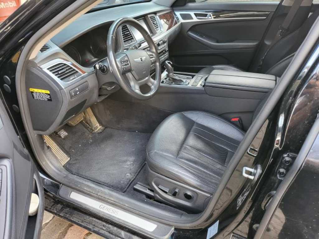 HYUNDAI Genesis - Vista 3