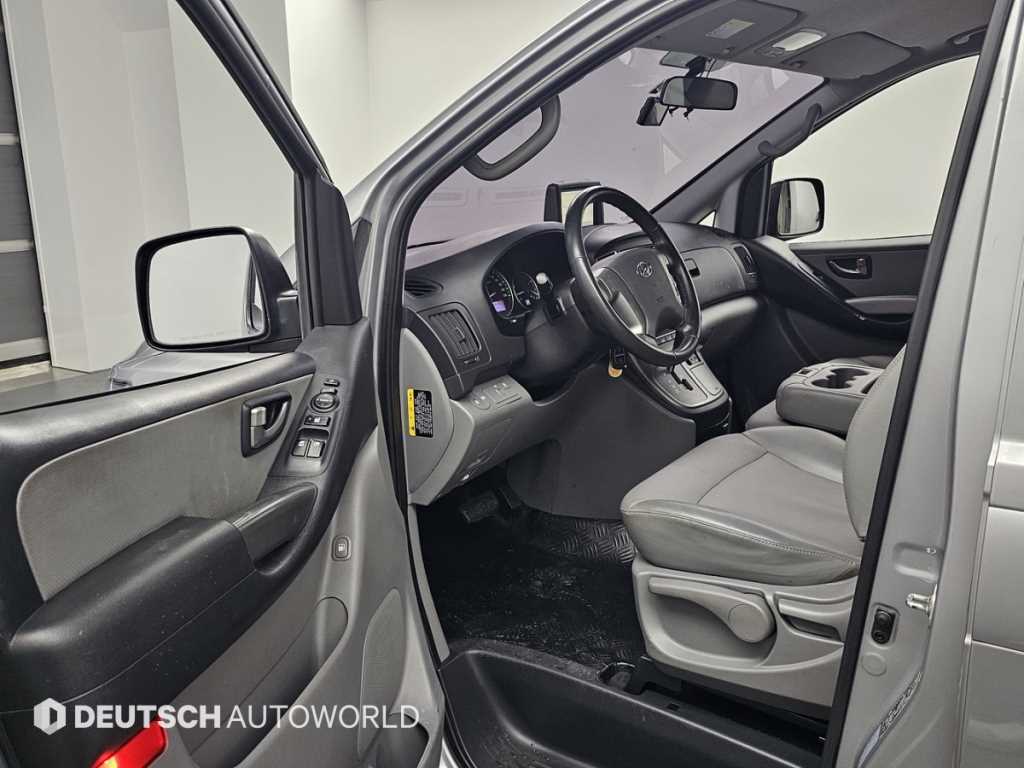 HYUNDAI Starex - Vista 11