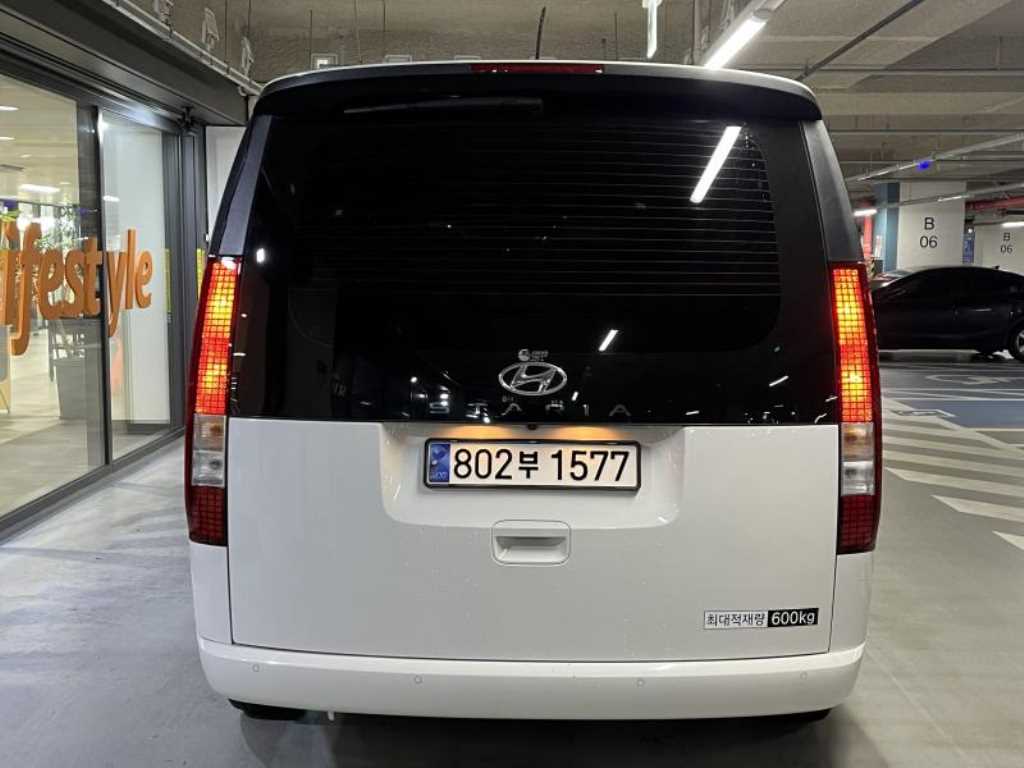 HYUNDAI Staria - Vista 5