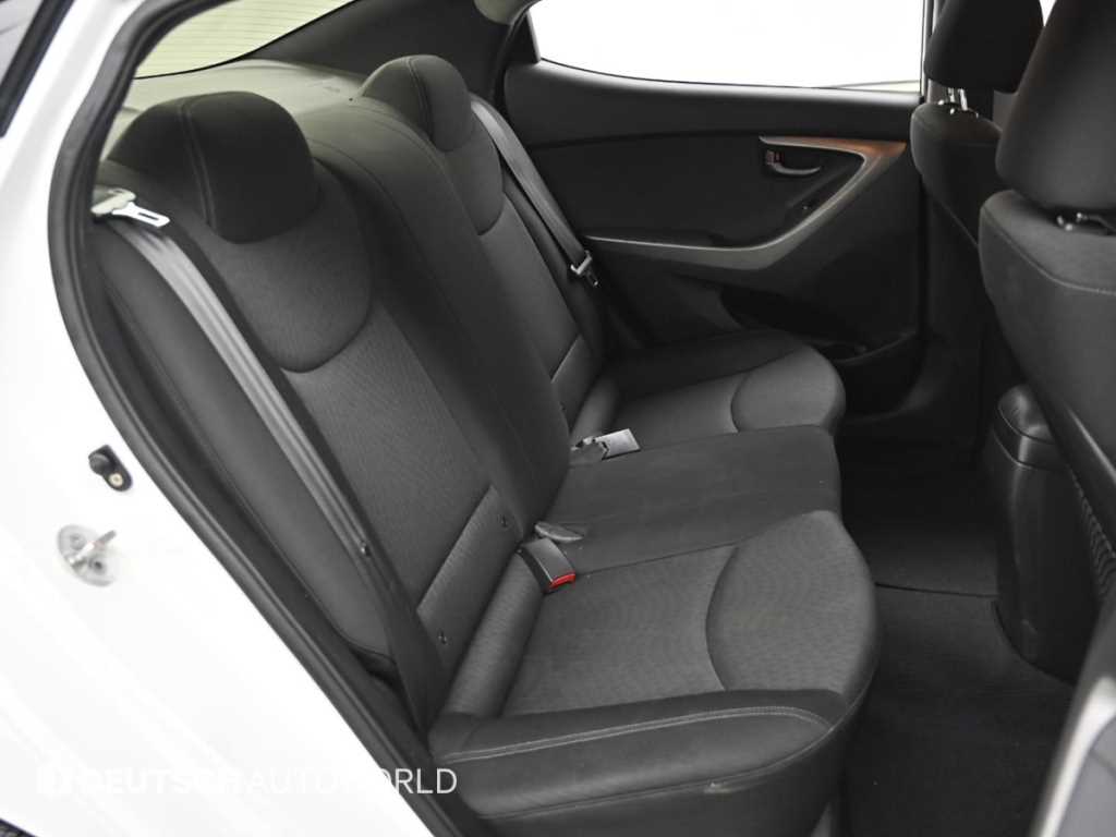 HYUNDAI Avante - Vista 12