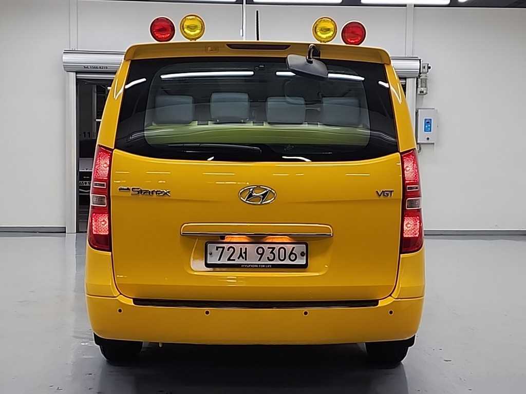 HYUNDAI Starex - Vista 3