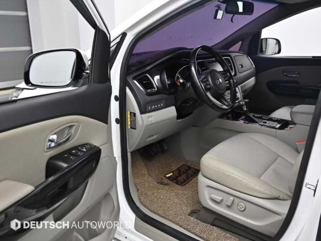 KIA Carnival - Vista 9