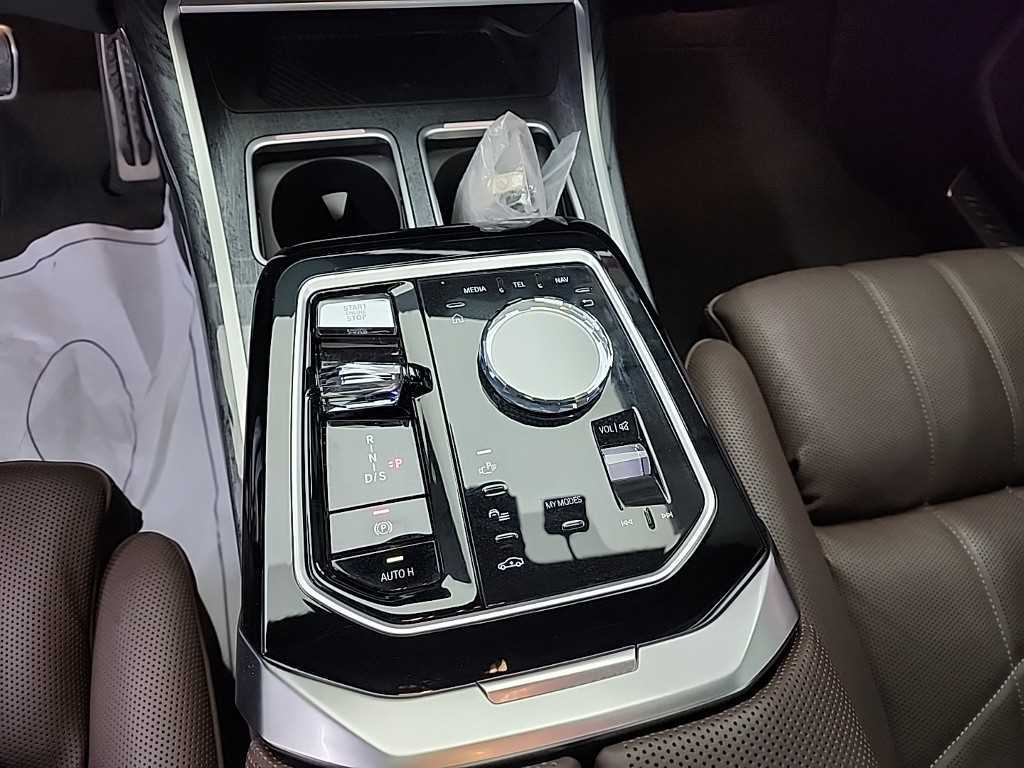 BMW 7 Series - Vista 8