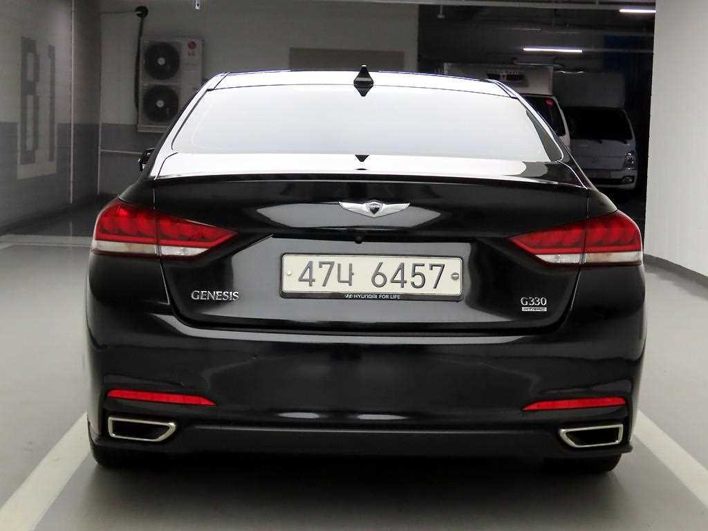 HYUNDAI Genesis - Vista 3