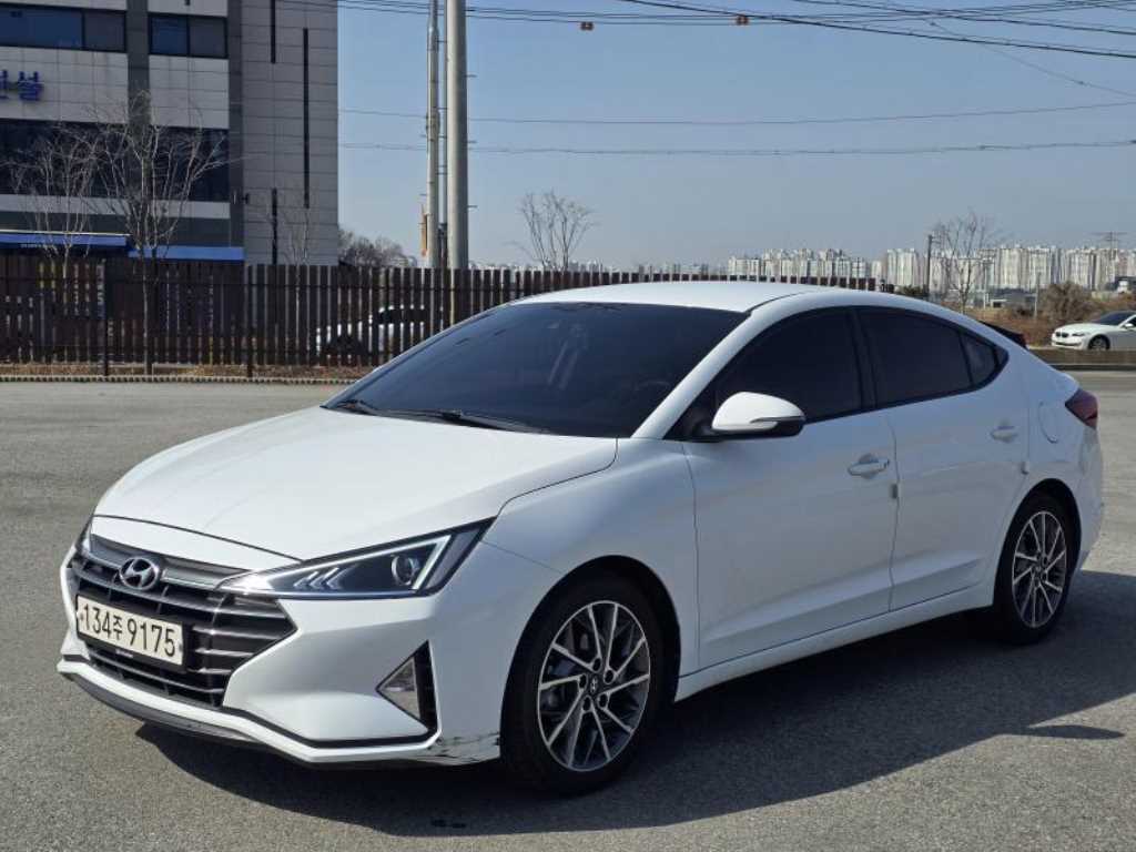 HYUNDAI Avante - Vista 2