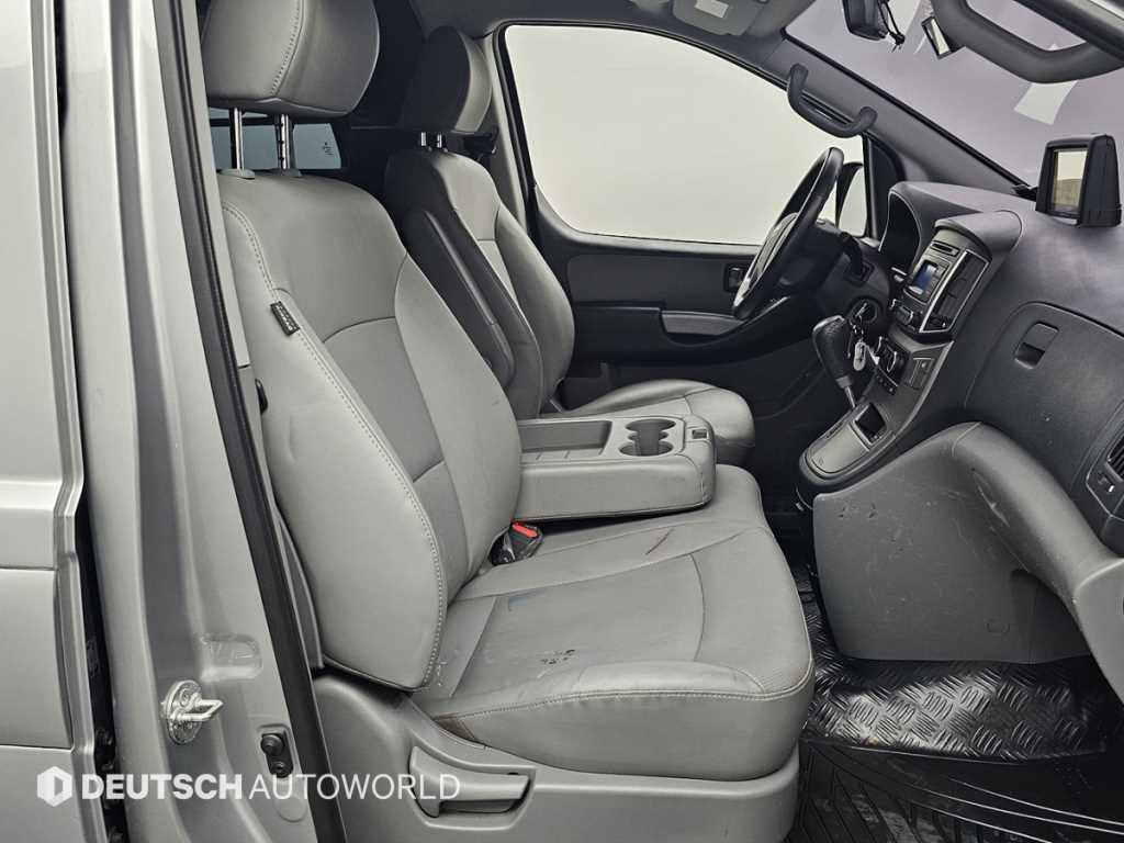 HYUNDAI Starex - Vista 10