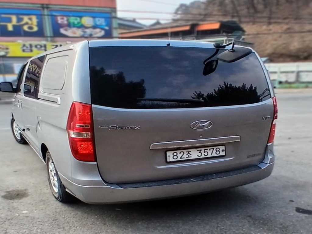 HYUNDAI Starex - Vista 3