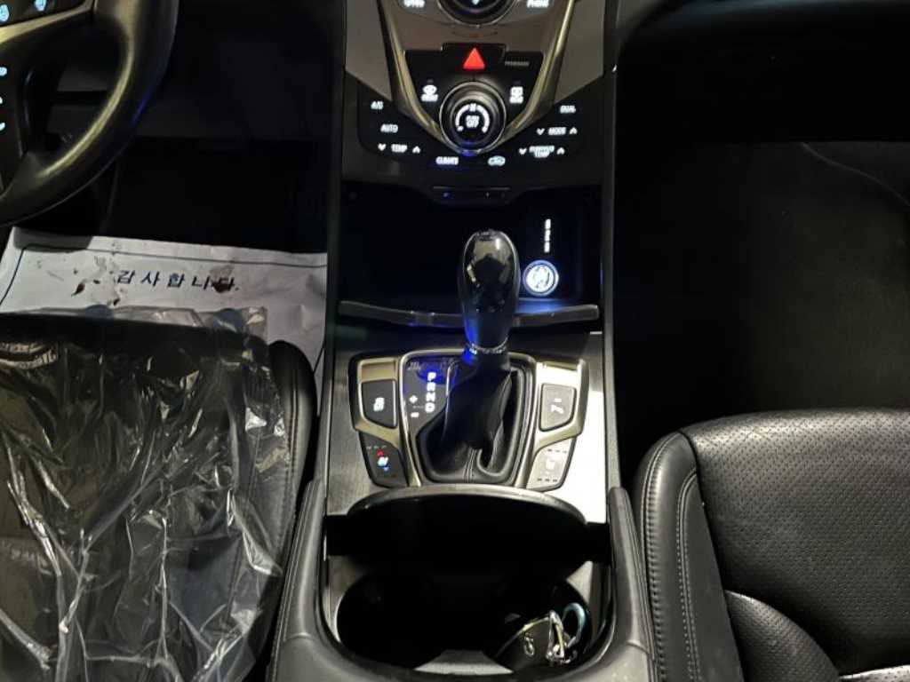 HYUNDAI Grandeur - Vista 9