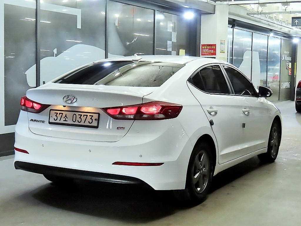 HYUNDAI Avante - Vista 4
