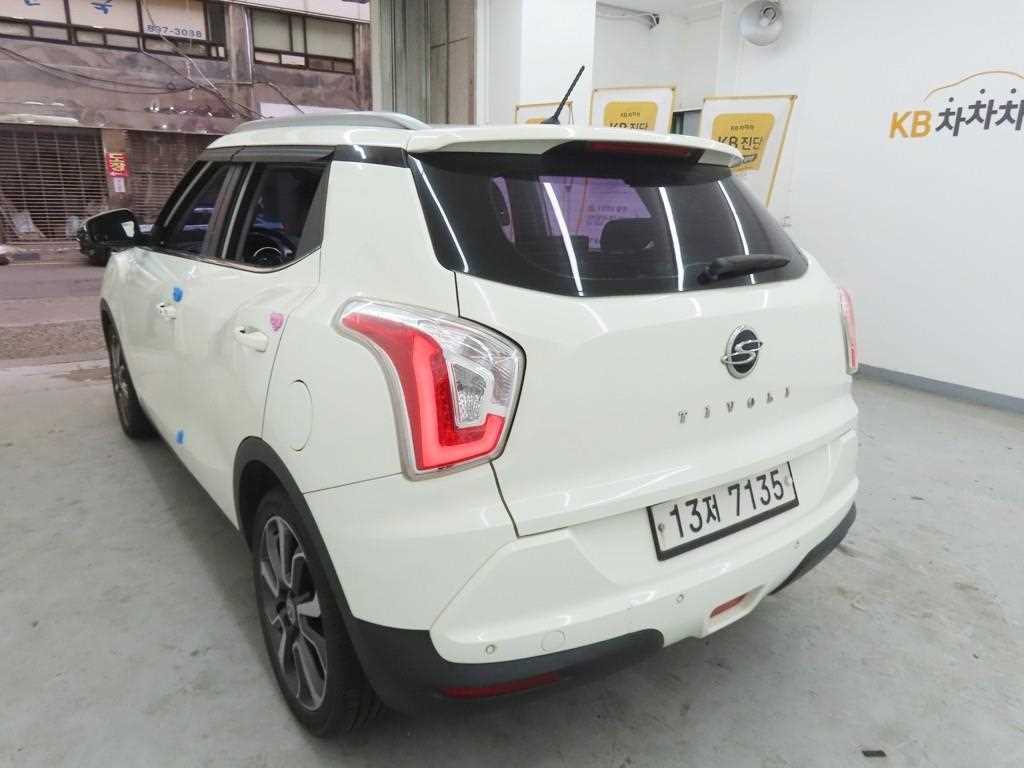 Ssangyong Tivoli - Vista 4
