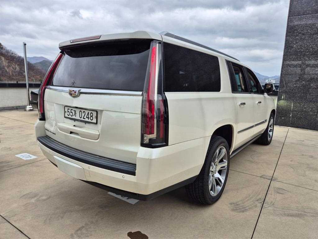 Cadillac Escalade - Vista 4