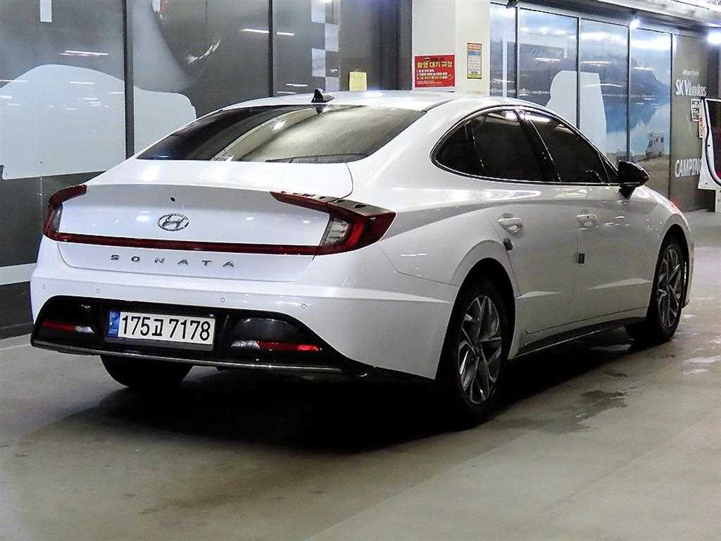 HYUNDAI Sonata - Vista 4