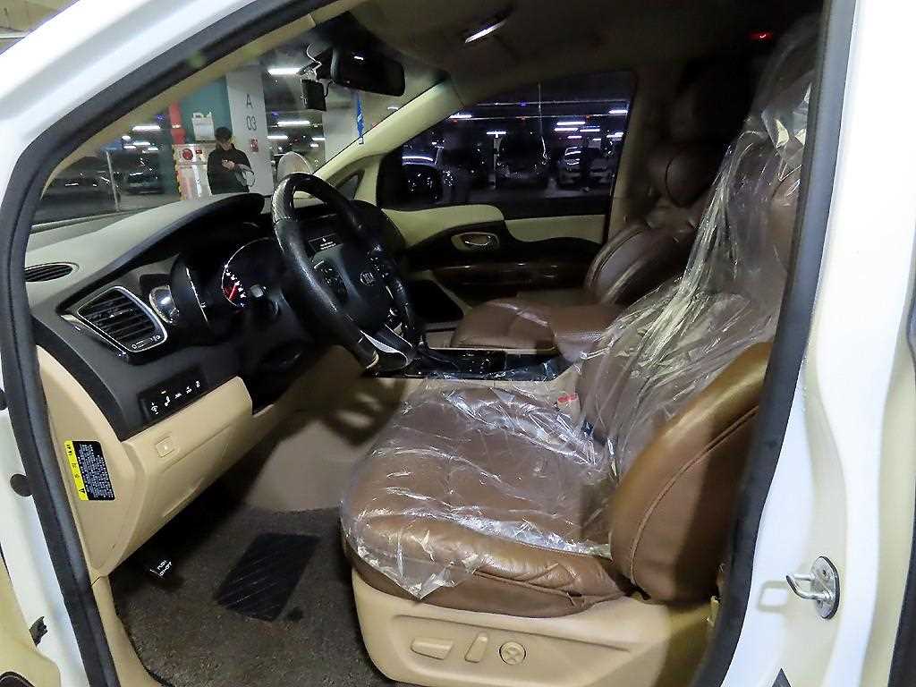 KIA Carnival - Vista 6