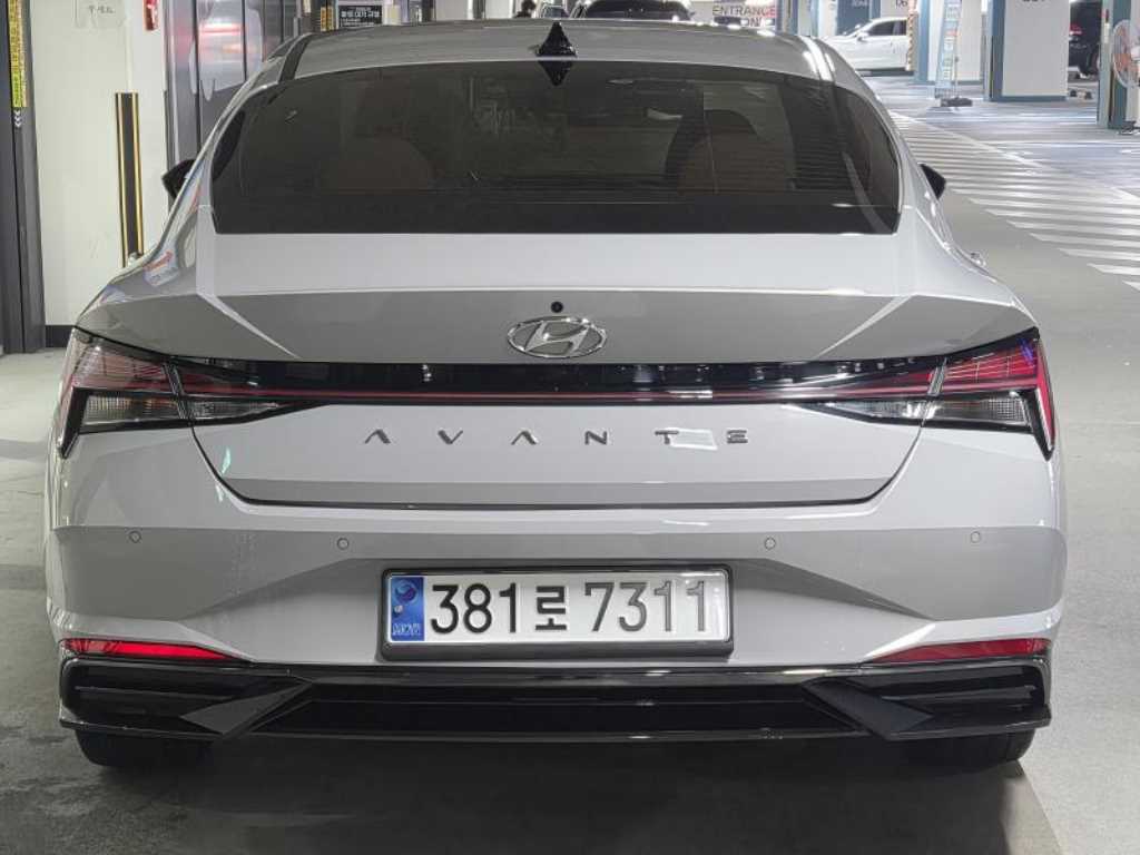HYUNDAI Avante - Vista 5