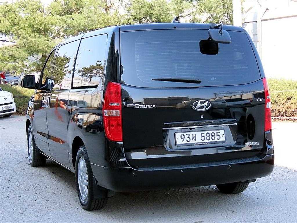HYUNDAI Starex - Vista 3