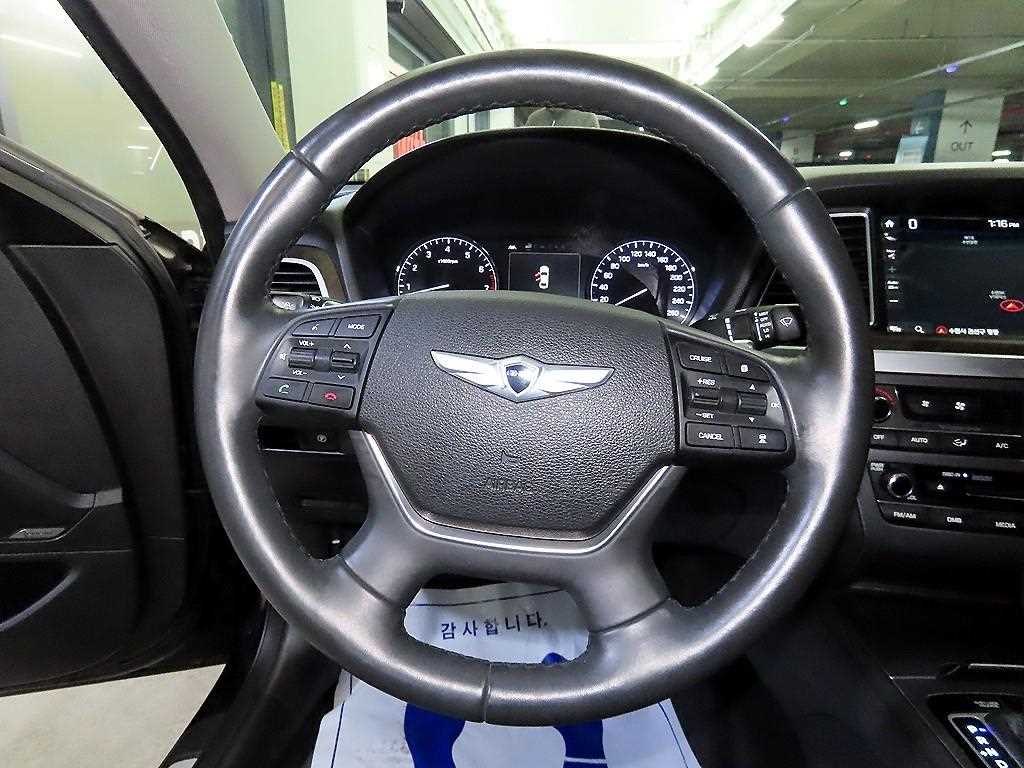 HYUNDAI Genesis - Vista 8