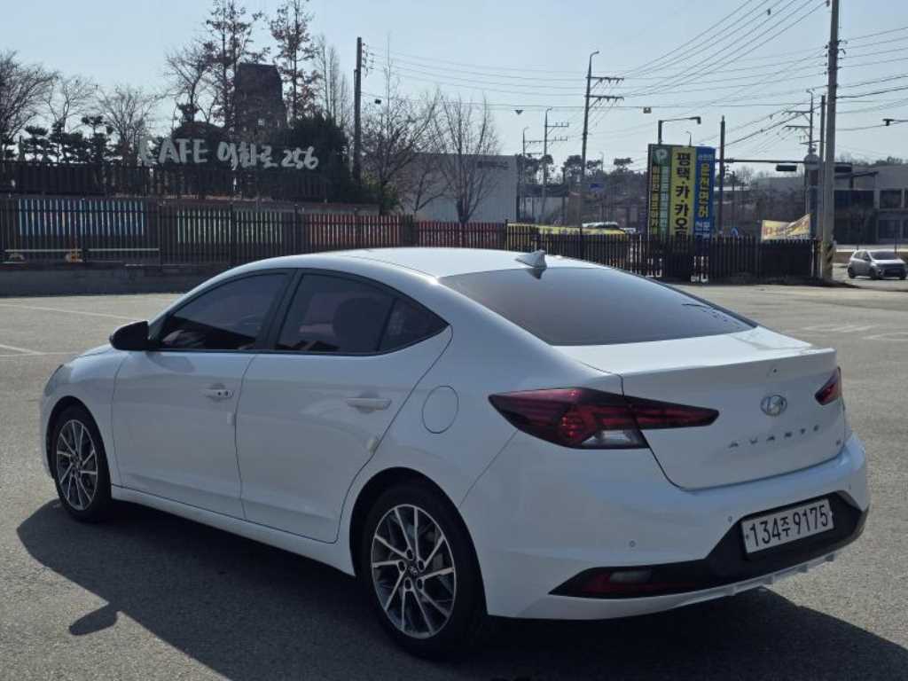 HYUNDAI Avante - Vista 6