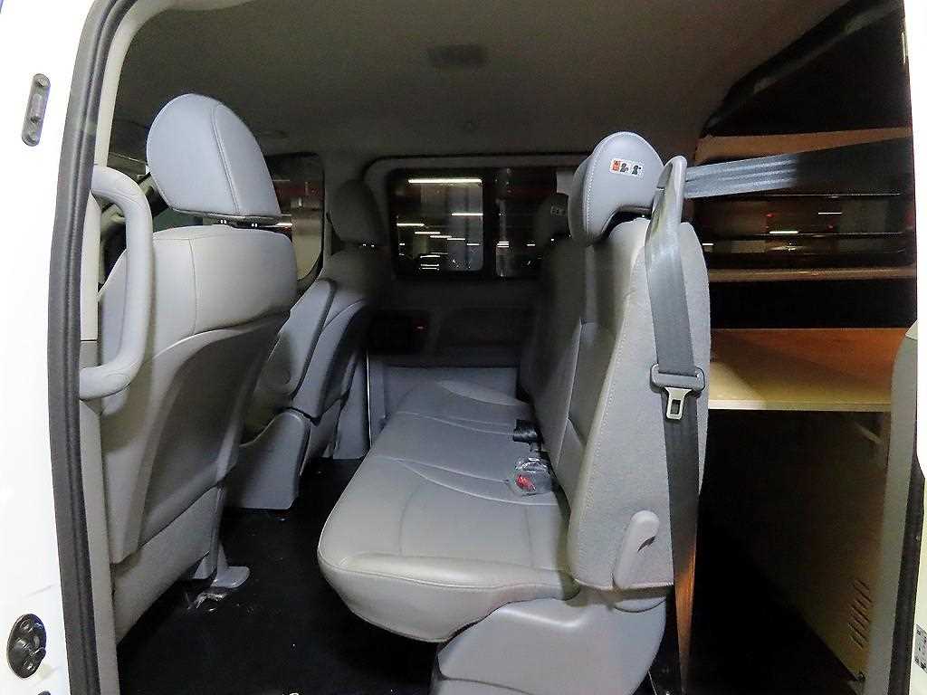 HYUNDAI Starex - Vista 7