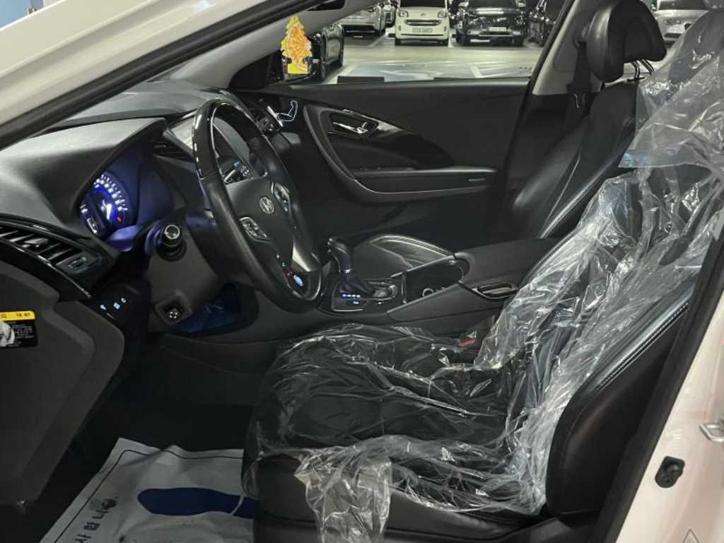 HYUNDAI Grandeur - Vista 11