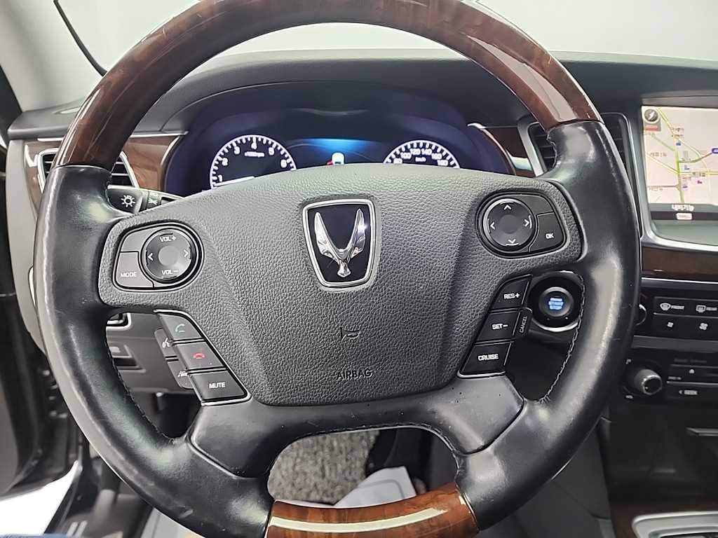 HYUNDAI Equus - Vista 9