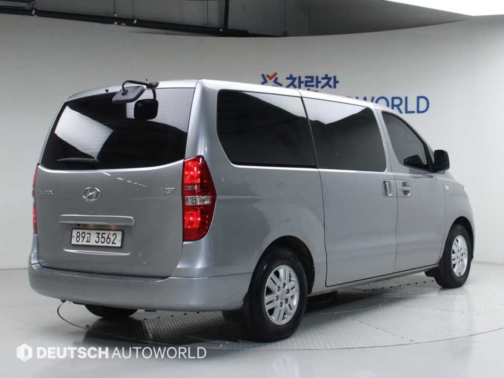 HYUNDAI Starex - Vista 2