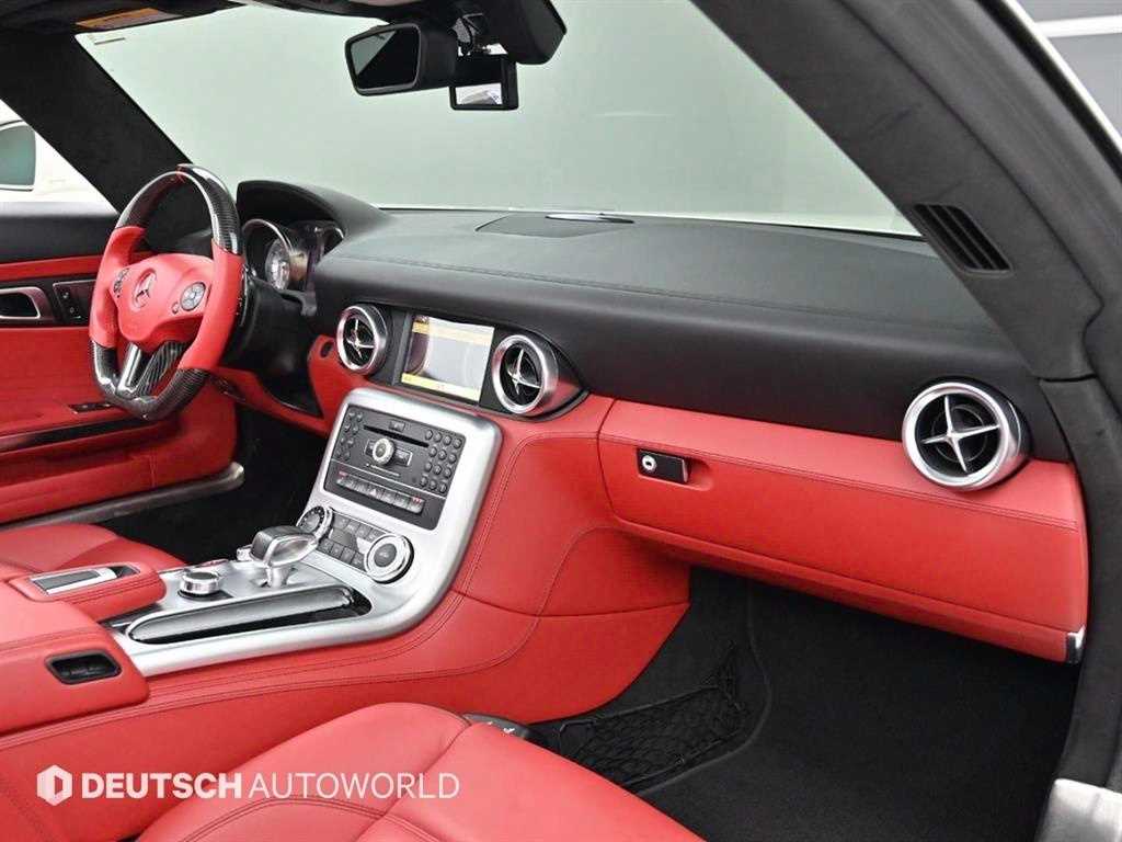 Mercedes Benz SLS AMG - Vista 7