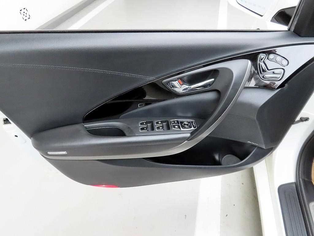 HYUNDAI Grandeur - Vista 11