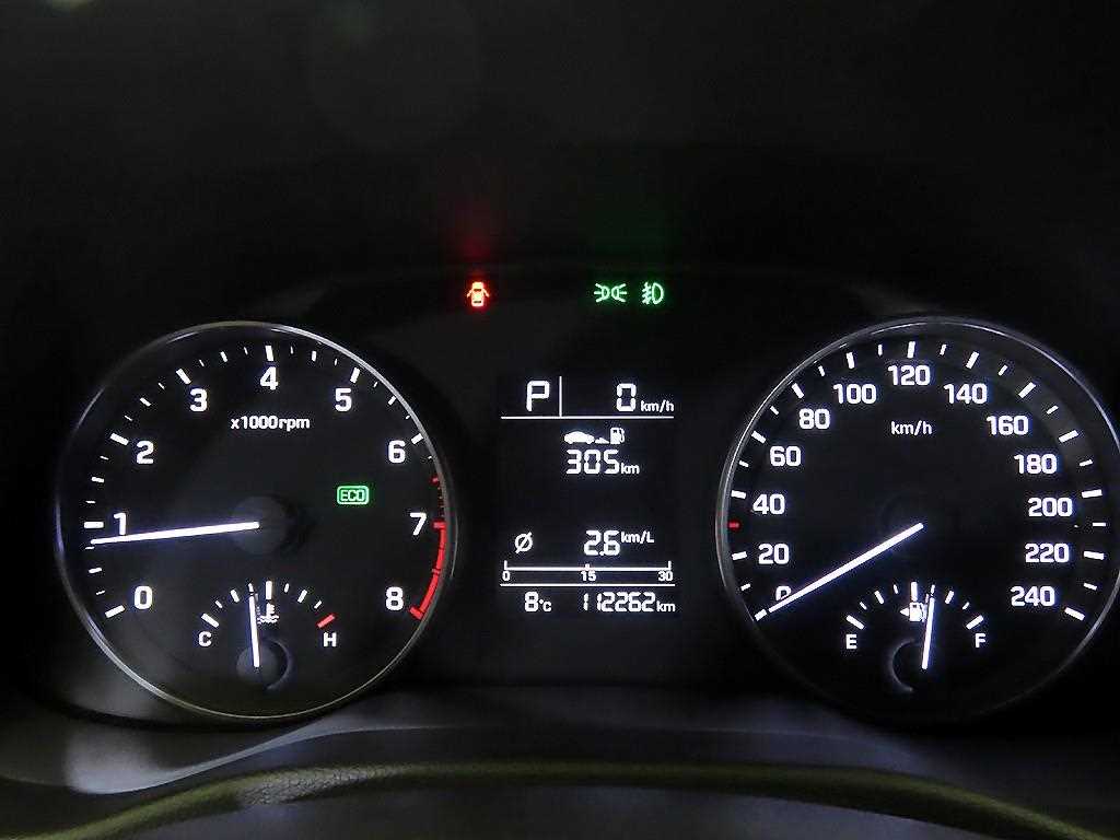 HYUNDAI Avante - Vista 9